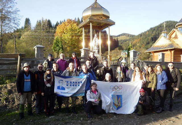 Початок сходження село Дземброня